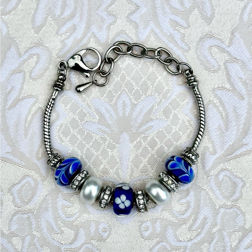 Bella Perlina Silver Charm Bracelet 💙🤍💙